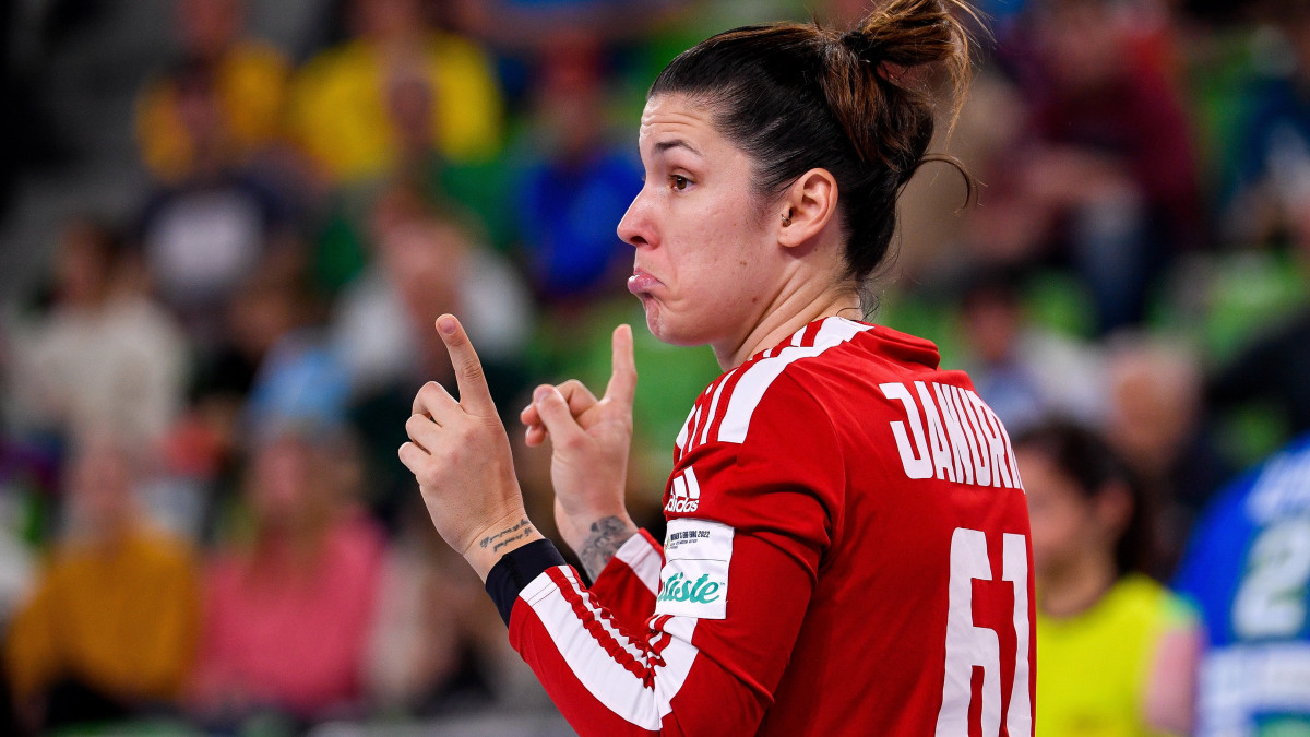 Janurik Kinga a női kézilabda Európa-bajnokság Magyarország - Szlovénia mérkőzésén a ljubljanai Stozice Arénában 2022. november 16-án.