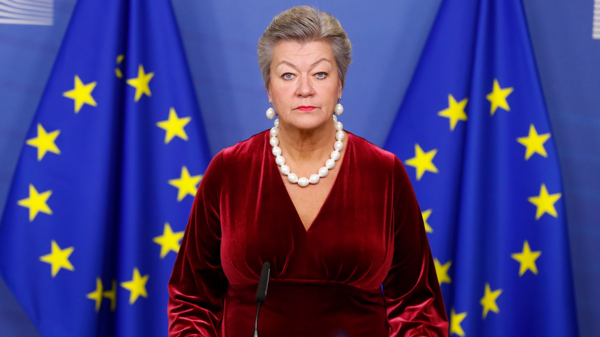 Ylva Johansson, az Európai Bizottság belügyekért felelős tagja a bizottság új migrációs és menekültügyi paktumjavaslatát ismerteti az Európai Parlament illetékes bizottsága előtt Brüsszelben 2020. december 5-én.