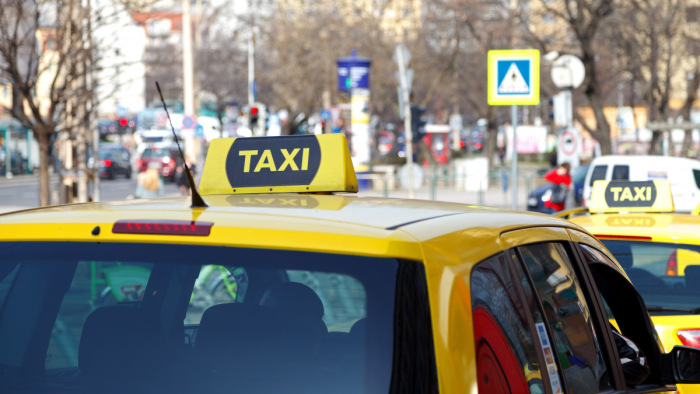 Februárig várakozásra állíthatják az órát a taxisok