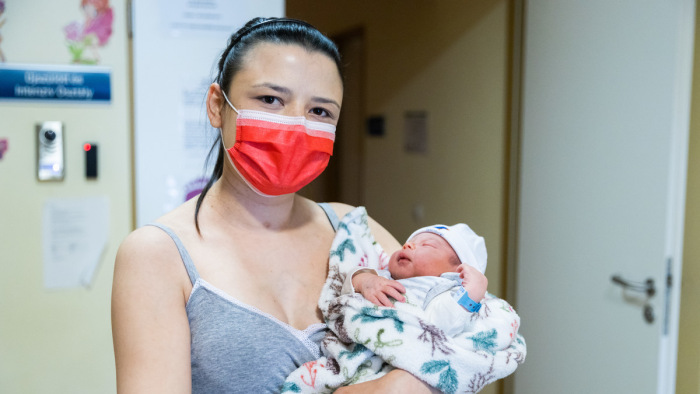 Először született Magyarországon tüdőtranszplantált anyának gyermeke