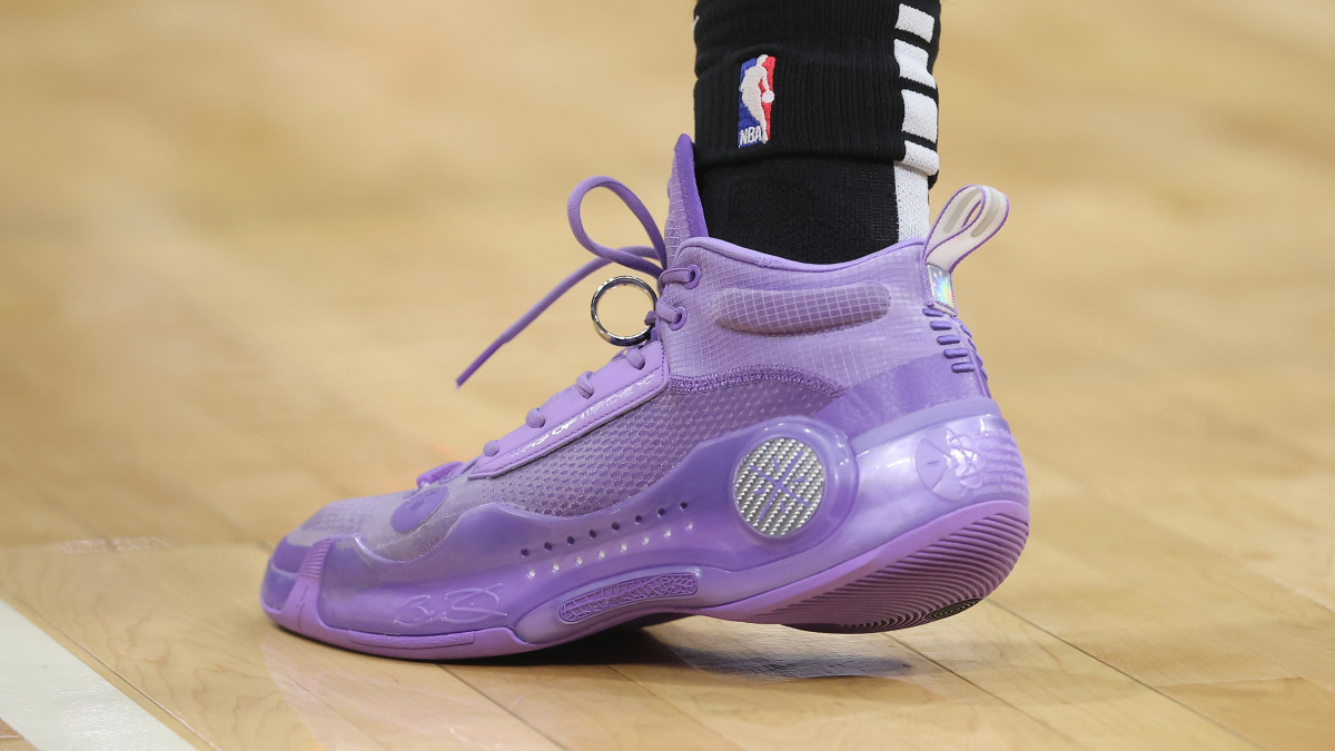 SACRAMENTO, CALIFORNIA - DECEMBER 21: A detail shot of the shoe worn by Terence Davis #3 of the Sacramento Kings against the Los Angeles Lakers at Golden 1 Center on December 21, 2022 in Sacramento, California. NOTE TO USER: User expressly acknowledges and agrees that, by downloading and/or using this photograph, User is consenting to the terms and conditions of the Getty Images License Agreement. (Photo by Lachlan Cunningham/Getty Images)