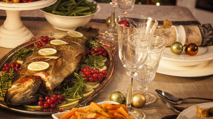 Felmérés: az infláció sem tántorítja el a magyarokat a halas karácsonyi menütől