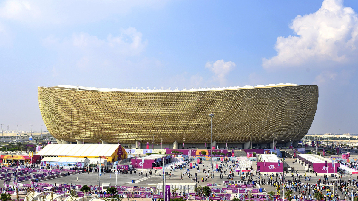 A Loszaíl Stadion a katari labdarúgó-világbajnokság döntőjében játszott Argentína-Franciaország mérkőzés előtt, 2022. december 18-án.
