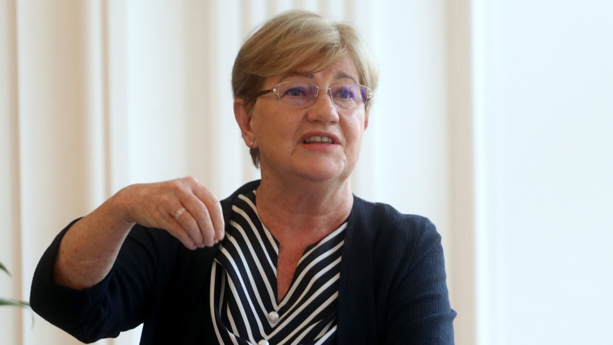 Szili Katalin miniszterelnöki megbízott előadást tart A stószi remete és a nemzet címmel a Fábry Zoltán Közéleti és Irodalmi Napok rendezvénysorozaton a szlovákiai Szepsiben 2022. augusztus 13-án.