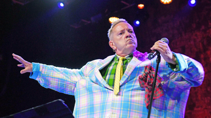 Indulna az Eurovíziós Dalfesztiválon a Sex Pistols egykori frontembere