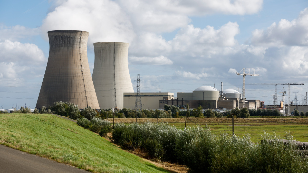 A Doeli Atomerőmű Belgiumban 2022. szeptember 19-én. A doeli négy, a másik belga nukleáris erőmű, a Tihangei Atomerőmű három reaktorral működik, mindkettő tulajdonosa a francia Engie energetikai csoport.