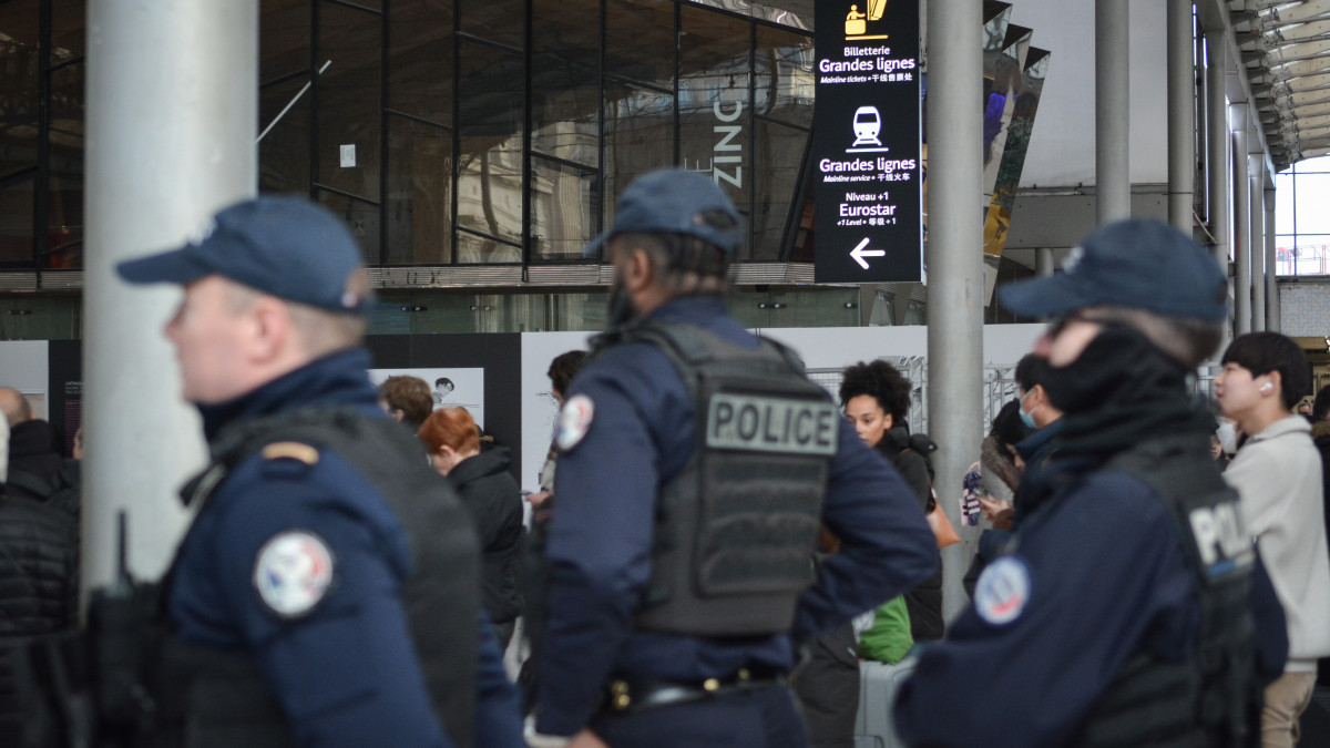 PARIS, FRANCE - JANUARY 11: French police cordon off an area at Paris Gare du Nord train station, after a knife-wielding suspect injured six people, including a police officer, at the Gare du Nord train station in Paris on January 11, 2023. (Photo by Firas Abdullah/Anadolu Agency via Getty Images)