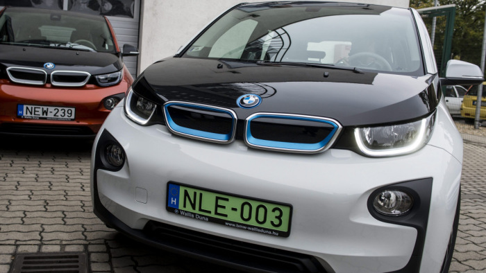 Egy fontos magyar miniszter Németországba megy az elektromos autók miatt