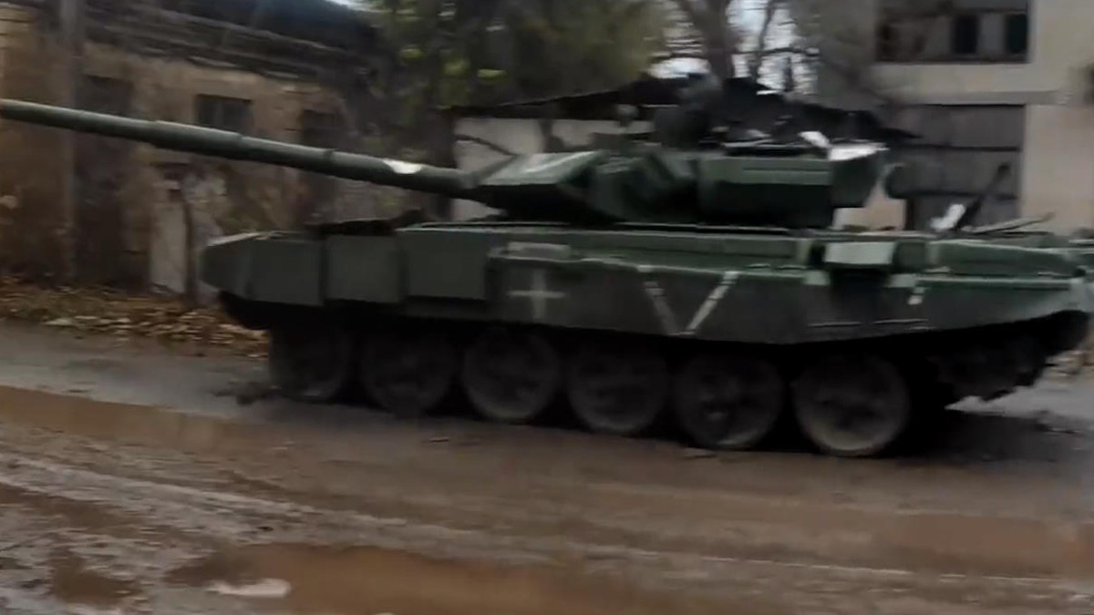 Az ukránok által zsákmányolt T-90Sz orosz harckocsi. Fotó: Twitter/D. mojavensis