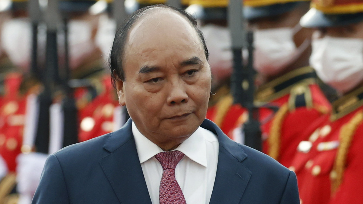Nguyen Xuan Phuc vietnami elnök az Ázsiai és Csendes-óceáni Gazdasági Együttműködés (APEC) csúcstalálkozójára érkezik Bankokban 2022. november 15-én. Az APEC csúcstalálkozóját november 18-19-én tartják a thaiföldi fővárosban.