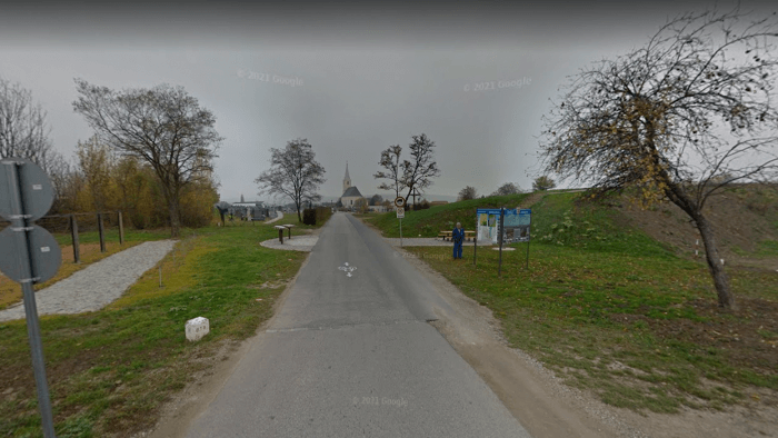 Betontömbökkel fenyegeti a magyar autósokat egy osztrák polgármester