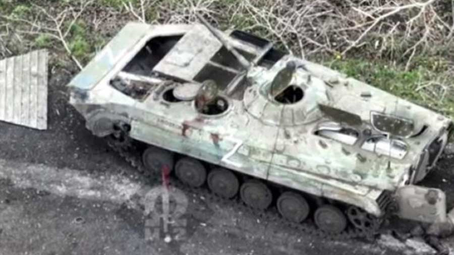 Kilőtt orosz BMP-1-es lövészpáncélos, Ukrajnában. Forrás: Twitter/Cloooud