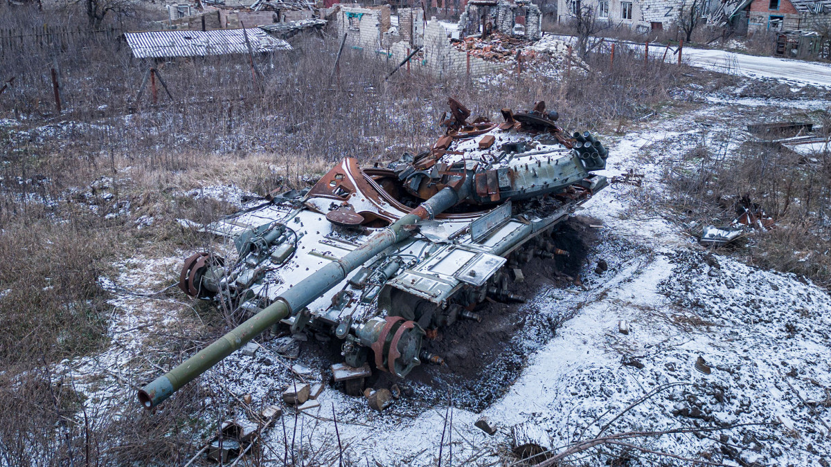 Ukrajnában kilőtt orosz harckocsi. Forrás: Twitter/Voice of America