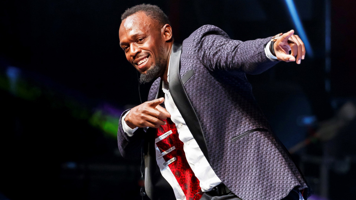 2019. szeptember 6-án Mexikóvárosban készített kép Usain Bolt nyolcszoros olimpiai és tizenegyszeres világbajnok jamaicai atlétáról, rövidtávfutóról, a 100 és a 200 méteres síkfutás világcsúcstartójáról. A jamaicai egészségügyi minisztérium 2020. augusztus 24-i közleménye szerint Bolt koronavírus-tesztje pozitív lett. A 34 éves sprinter a feltételezések szerint a múlt heti születésnapi ünnepségén kaphatta el a betegséget, amin a résztvevők egyike sem viselt maszkot.