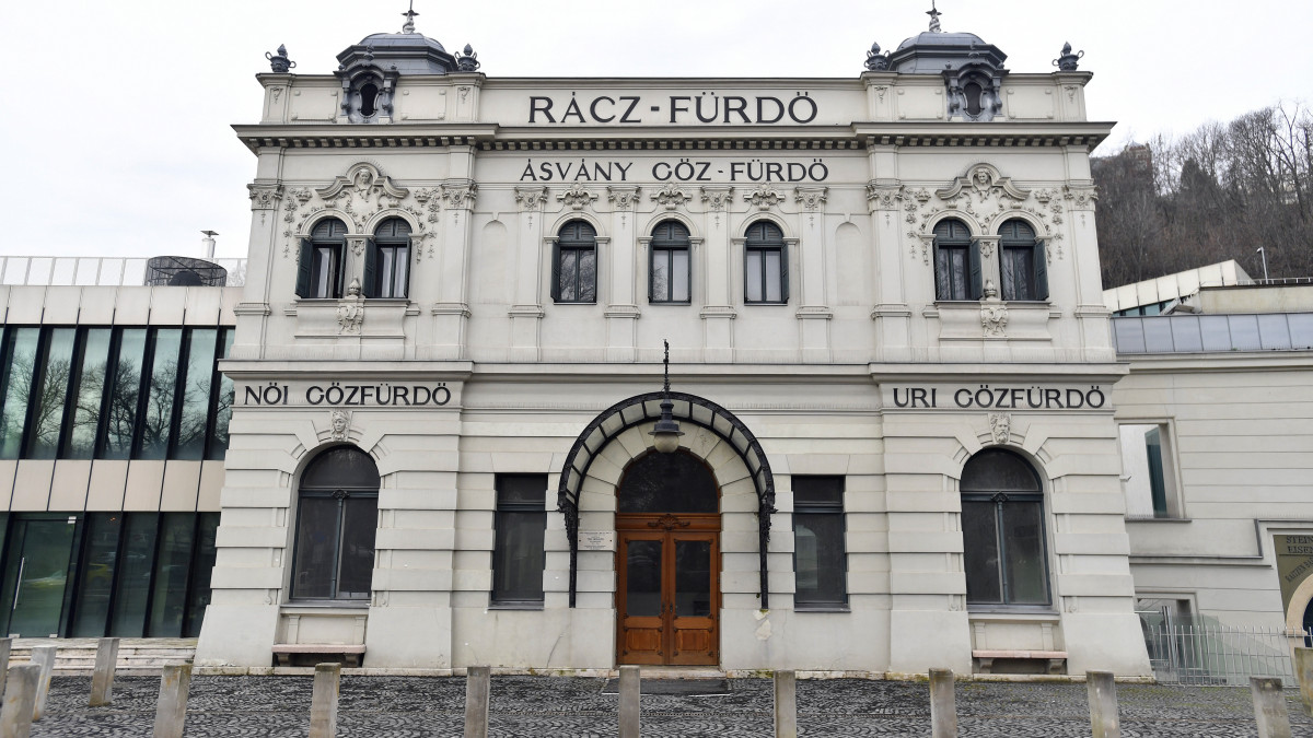 A bezárt Rác fürdő és hotel épülete a Tabánban 2020. január 29-én.