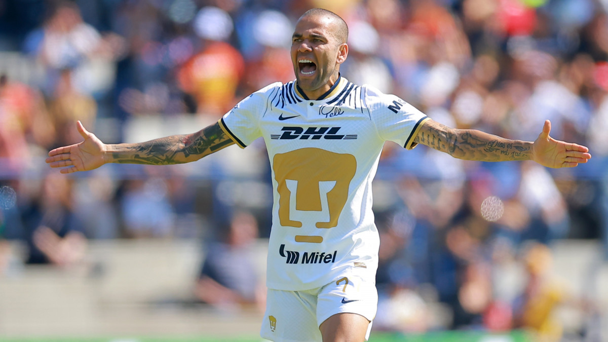 MEXICO CITY, MEXICO - JANUARY 08: Dani Alves of Pumas UNAM reacts during the 1st round match between Pumas UNAM and FC Juarez as part of the Torneo Clausura 2023 Liga MX at Olimpico Universitario Stadium on January 08, 2023 in Mexico City, Mexico. (Photo by Hector Vivas/Getty Images)