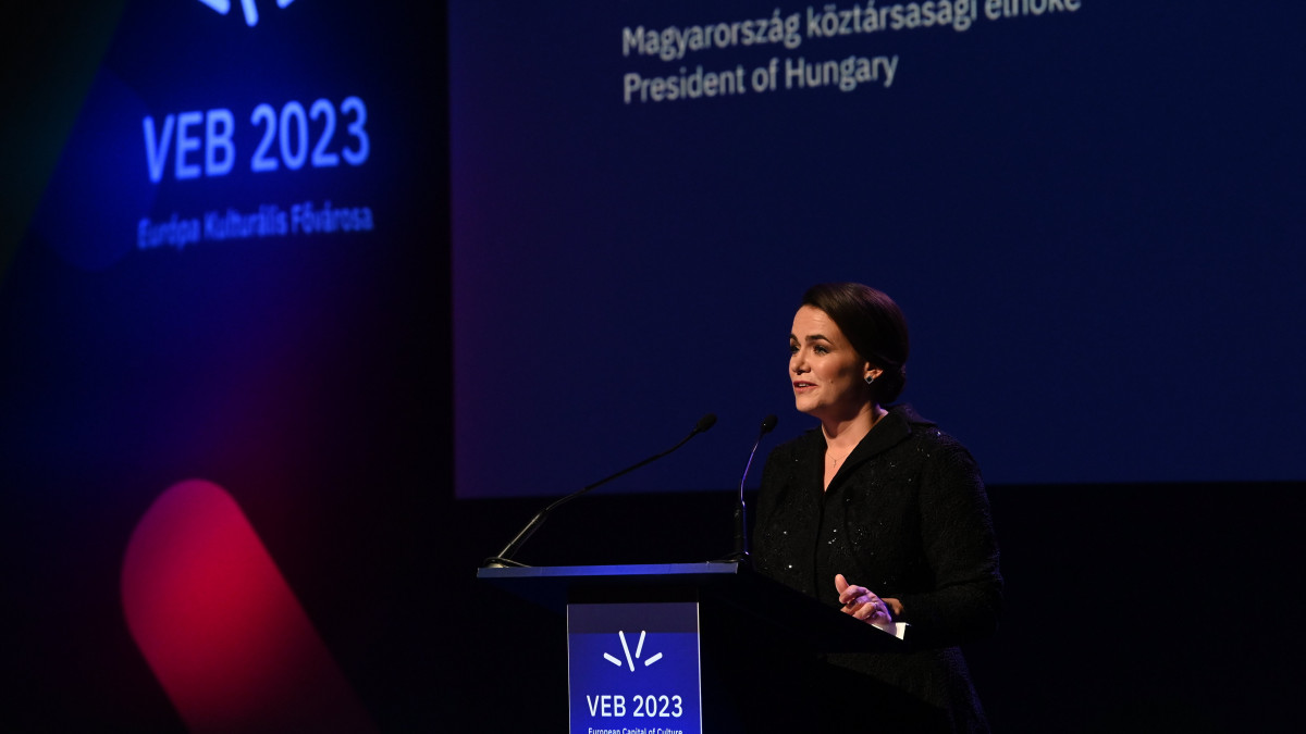 Novák Katalin köztársasági elnök beszédet mond a Veszprém-Balaton 2023 Európa Kulturális Fővárosa (EKF) program hivatalos megnyitóján a veszprémi Hangvillában 2023. január 21-én.