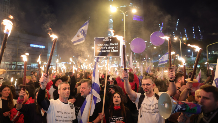 Több mint százezeren tüntettek a Netanjahu-kormány ellen Tel-Avivban – fotók
