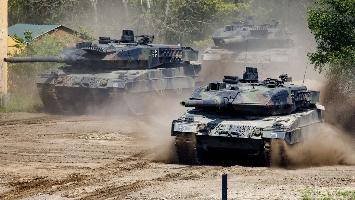 Német Leopard 2-es harckocsik. Forrás: Twitter/Glasnost Gone