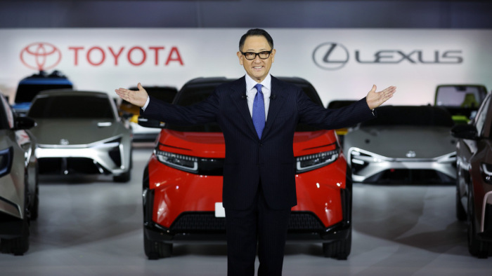 Váratlan indokkal mond le a Toyota éléről Akio Toyoda