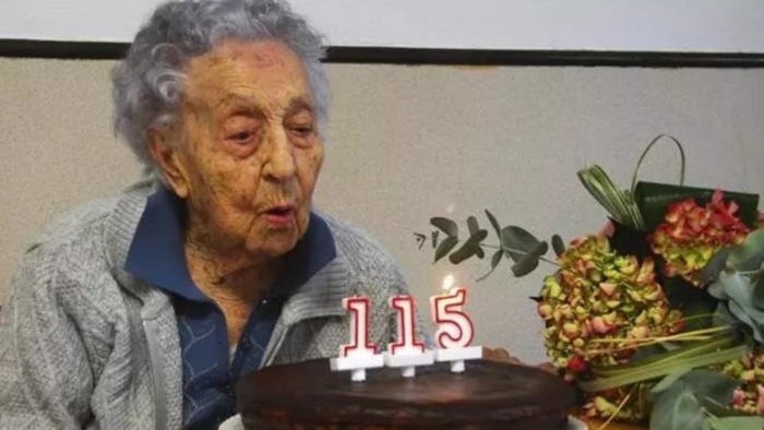 Aktívan twitterezik a világ legidősebb embere, egy 115 éves spanyol nő