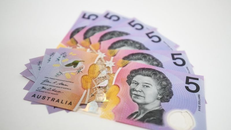 Eltűnik a brit uralkodó arca az ausztrál ötdollárosokról