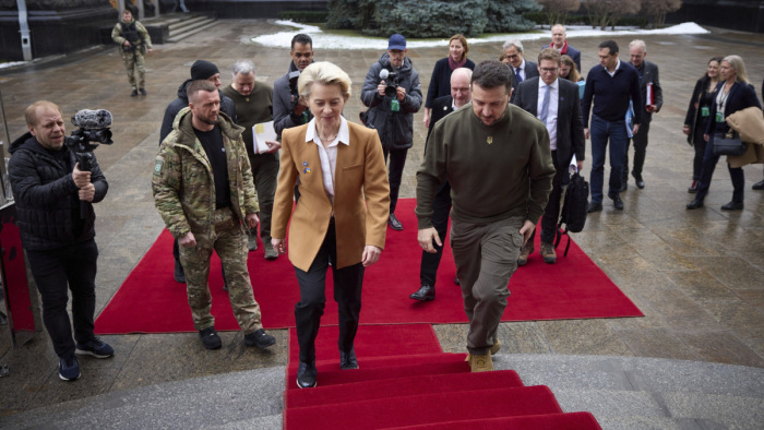Ursula von der Leyen európai javaslatokkal érkezett Kijevbe