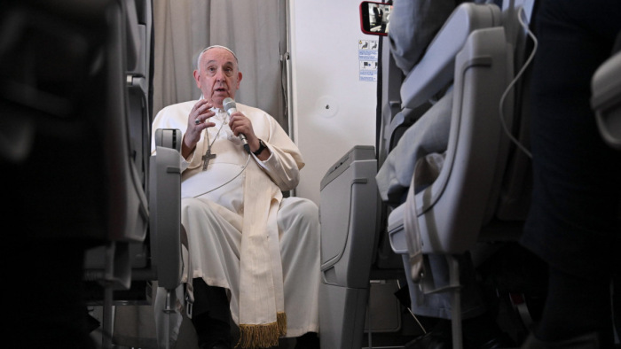 Ferenc pápa: meg kell állítani a világ önpusztítását