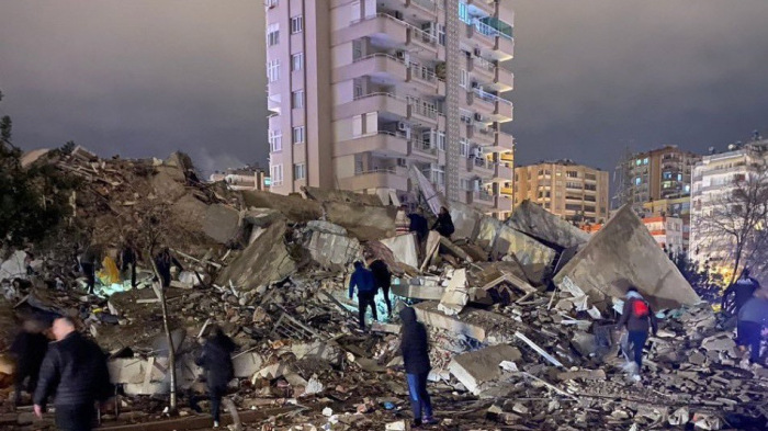 Több száz áldozata van a hajnali földrengésnek - videó