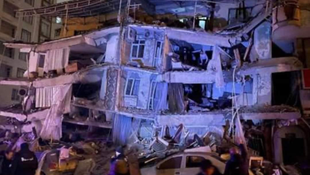 Torokszorító videók és képek érkeznek a törökországi földrengésről