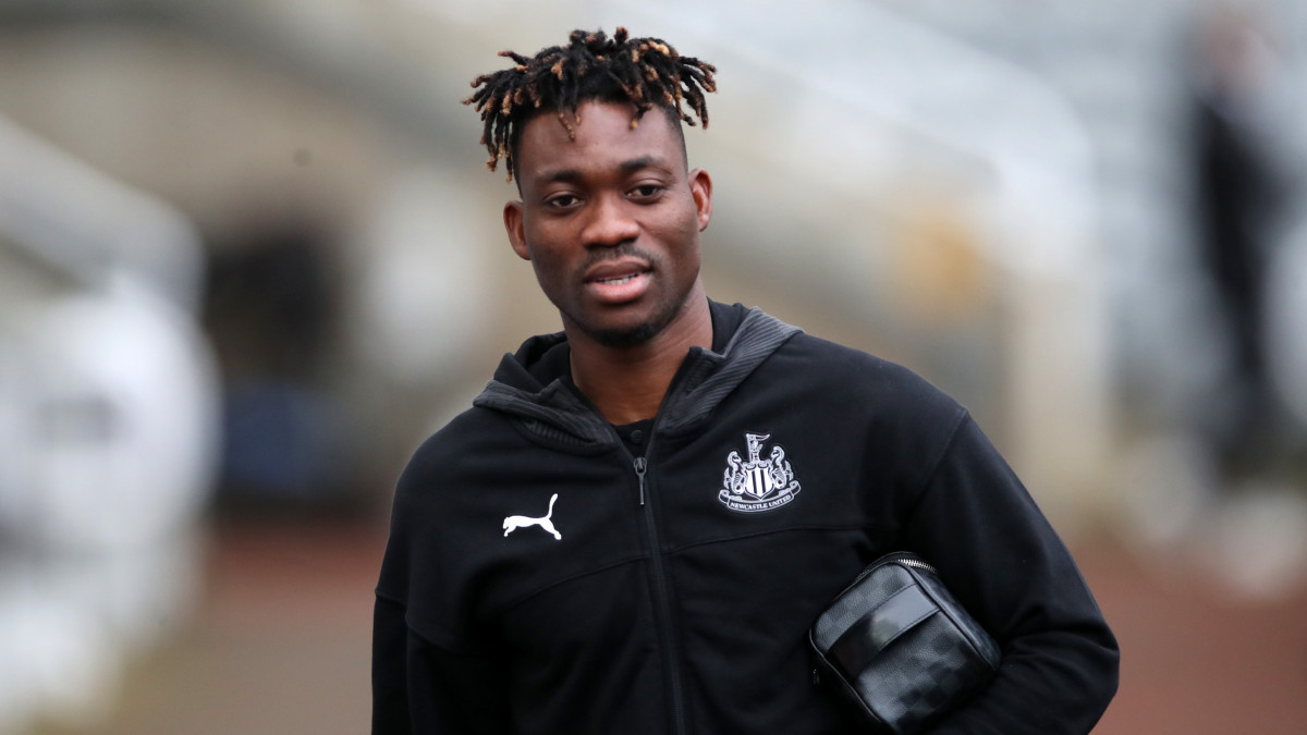 NEWCASTLE UPON TYNE, ENGLAND - DECEMBER 28: Christian Atsu of Newcastle United arrives at the stadium prior to the Premier League match between Newcastle United and Everton FC at St. James Park on December 28, 2019 in Newcastle upon Tyne, United Kingdom. (Photo by Ian MacNicol/Getty Images)