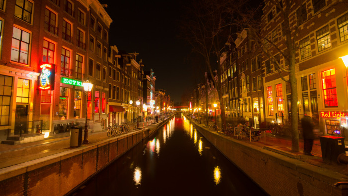 Költözhet Amszterdam piros lámpás negyede, de a terv senkit sem tesz boldoggá
