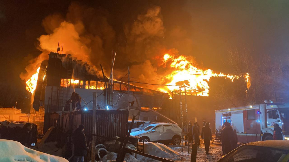 Tűz egy moszkvai raktárban. Forrás:Twitter/Austin