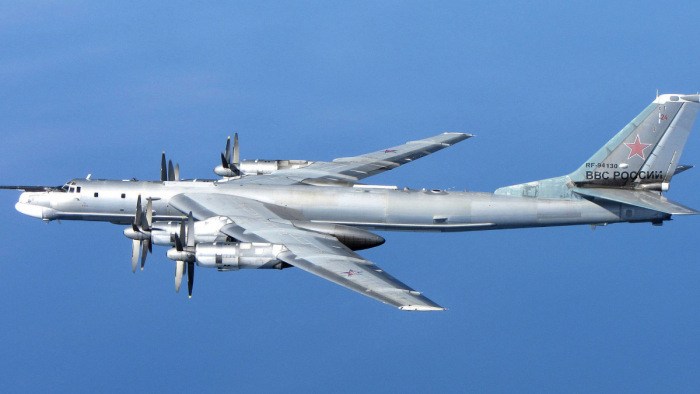 Orosz bombázógépek tartottak az USA felé, riasztották az F-16-osokat