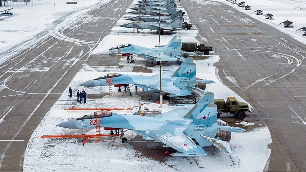 Vadászgépek egy oroszországi bázison. Forrás:Twitter/War Monitor