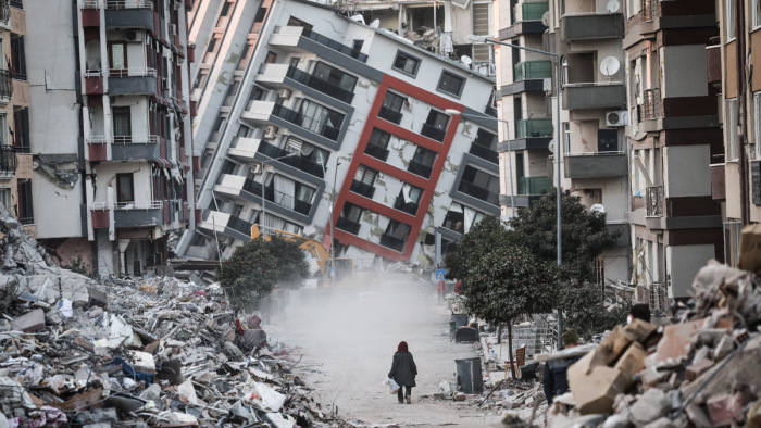 Újabb földrengés rázta meg a tragikus földmozgással sújtott térséget Törökországban, halottak