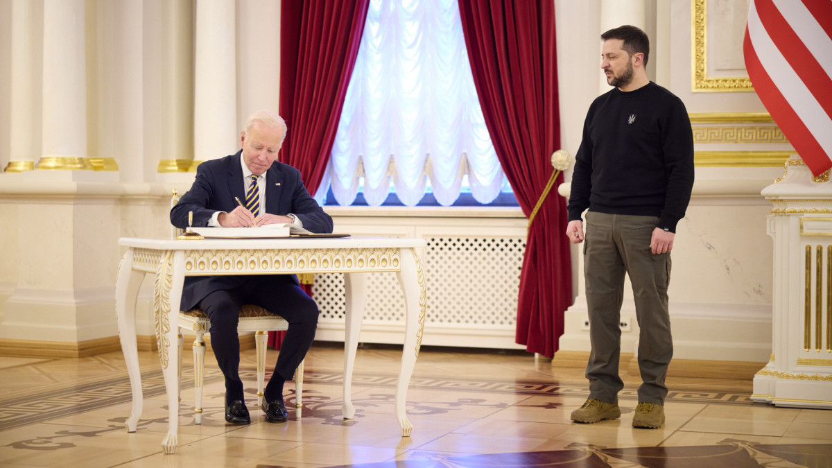 KYIV, UKRAINE - FEBRUARY 20: (----EDITORIAL USE ONLY Ă˘ MANDATORY CREDIT - UKRAINIAN PRESIDENCY / HANDOUT - NO MARKETING NO ADVERTISING CAMPAIGNS - DISTRIBUTED AS A SERVICE TO CLIENTS----) U.S. President Joe Biden signs the guest book after meeting Ukrainian President Volodymyr Zelenskyy ahead of anniversary of Russia-Ukraine war in Kyiv, Ukraine on February 20, 2023. (Photo by UKRAINIAN PRESIDENCY/Anadolu Agency via Getty Images)