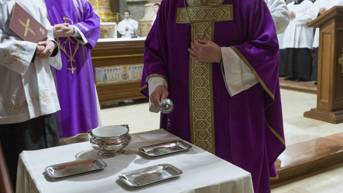 Hamvazószerda van, a katolikus püspök irányt mutat a böjttel kapcsolatban