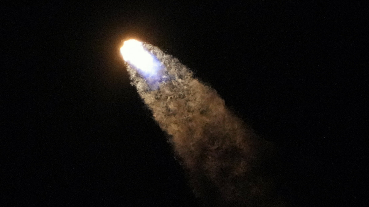 Felbocsátják a SpaceX amerikai űrkutatási magánvállalat Falcon 9 hordozórakétájával összekapcsolt Endeavour űrhajót a Cape Canaveral-i Kennedy Űrközpontban 2023. március 2-ra virradóan. Az űrhajóval Andrej Fegyajev, a Roszkozmosz orosz űrügynökség kozmonautája, Warren Hoburg és Stephen Bowen, a NASA amerikai asztronautái, valamint az egyesült arab emírségekbeli Szultan an-Nejadi indul a Föld körül keringő Nemzetközi Űrállomásra (ISS), ahol a tervek szerint hat hónapot töltenek.
