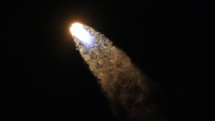 Sikeresen dokkolt a SpaceX űrhajója a Nemzetközi Űrállomáson – videó