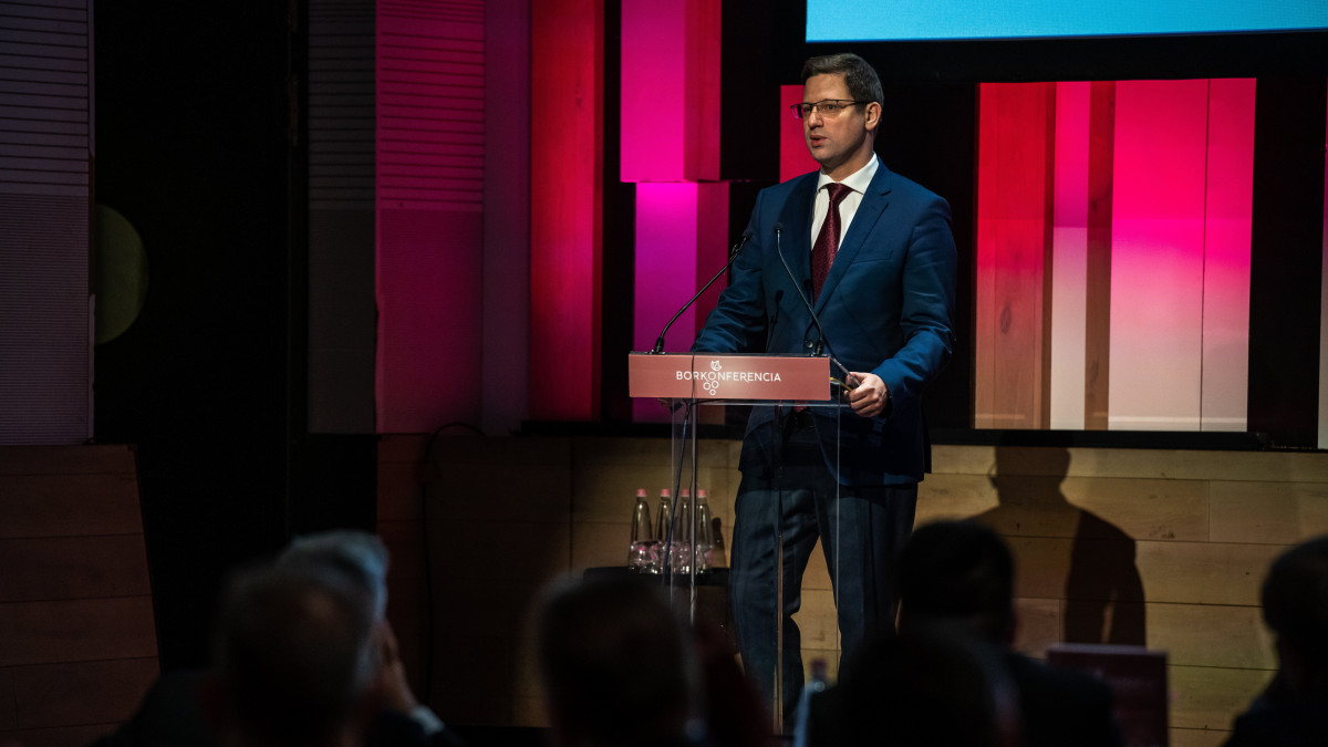 Gulyás Gergely Miniszterelnökséget vezető miniszter beszédet mond a 11. Borkonferencia megnyitóján a Budapest Music Centerben 2023. március 3-án.