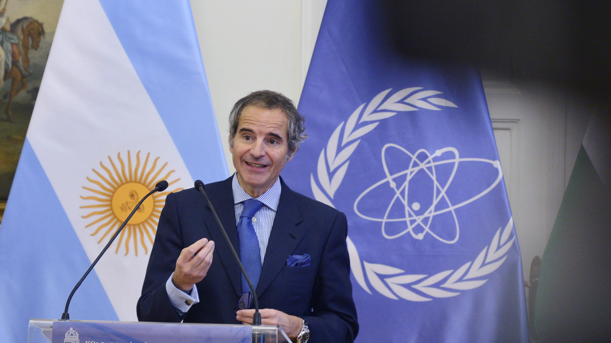 Rafael Grossi, a Nemzetközi Atomenergia-ügynökség főigazgatója a Szijjártó Péter külgazdasági és külügyminiszterrel tartott közös sajtótájékoztatón a Külgazdasági és Külügyminisztériumban 2023. február 22-én.
