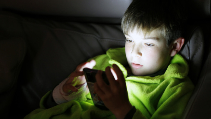76 alkalmazás – ennyit használ mobilján egy átlagos gyerek