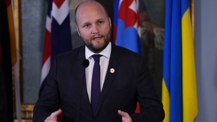 Oroszbarát csoport zavarta meg a szlovák védelmi miniszter megszólalását