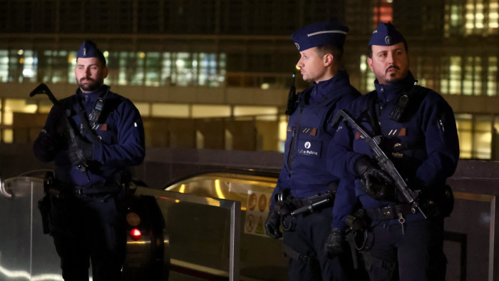 Biztonsági riasztás Brüsszelben: terrorveszély a metróban