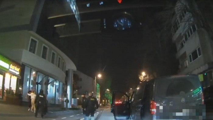 Pechére egy kommandósokkal teli kocsi sofőrjébe kötött bele – videó