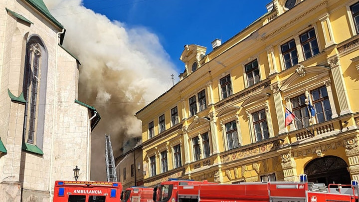 Gigantikus tűz Selmecbányán, világörökségi épület égett le - képek