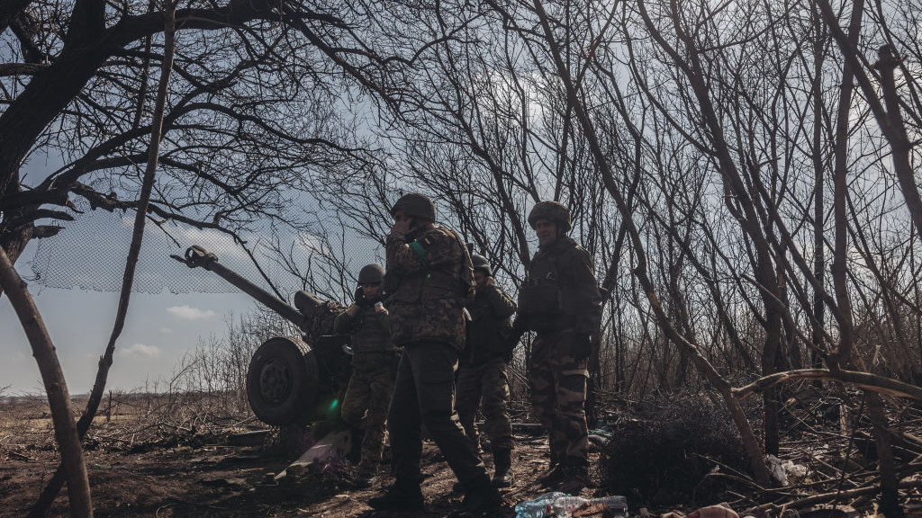 DONETSK OBLAST, UKRAINE - MARCH 21: Ukrainian soldiers firing artillery in the direction of Bakhmut, 21 March 2023 (Photo by Diego Herrera Carcedo/Anadolu Agency via Getty Images)