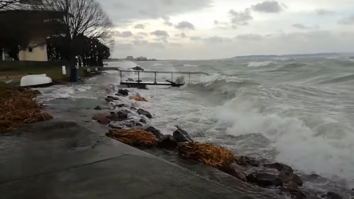Megdőlt az országos és a budapesti szélrekord is, és a Balatonnál is látványos volt a vihar – videó