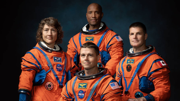 Négy űrhajóssal készítik elő a Holdra szállást - videó